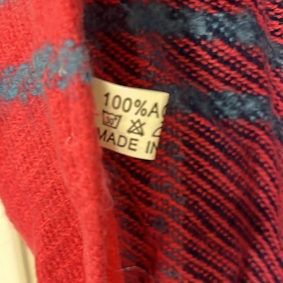 Beautiful Winter Scarf Great Condition - Picture 4 of 8